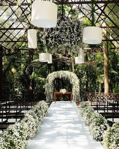 Altar com passadeira branca - Casa Giardino